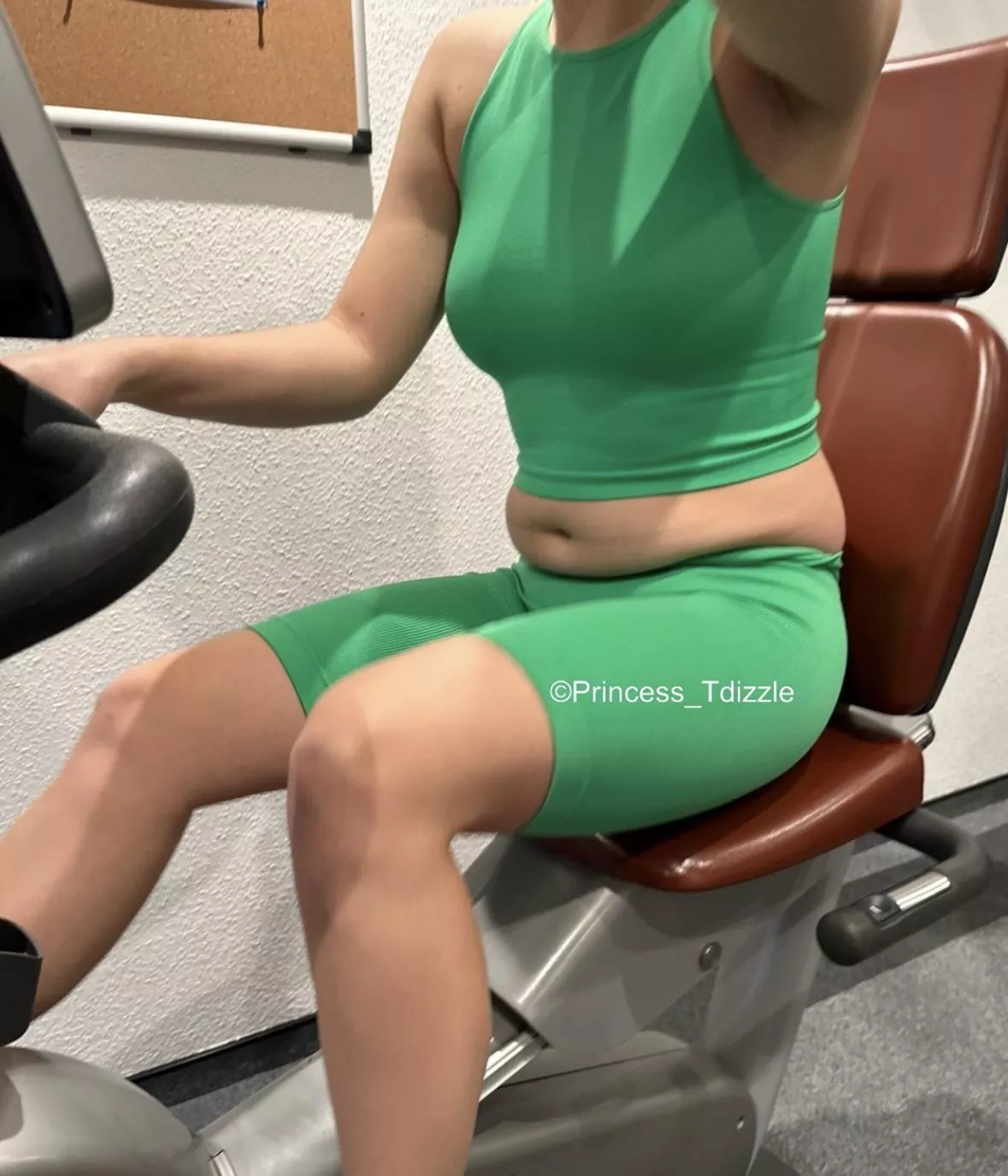 I always wear green for St Paddy’s day 💚. I hope working out in this brings me luck 🍀 posted by Princess_Tdizzle