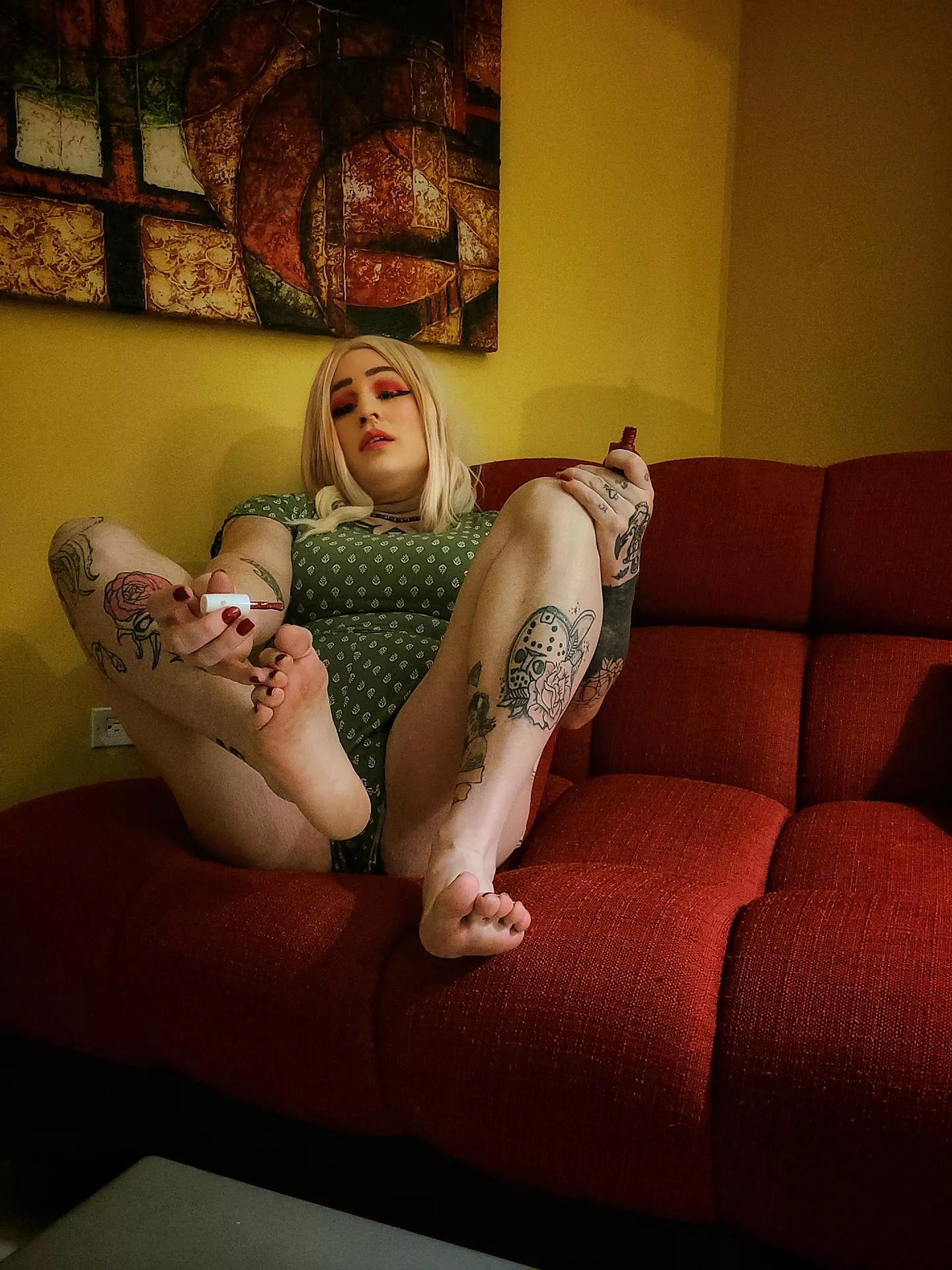 I get horny when I paint my toes. 🏳️‍⚧️💗 posted by nataliahazewashere