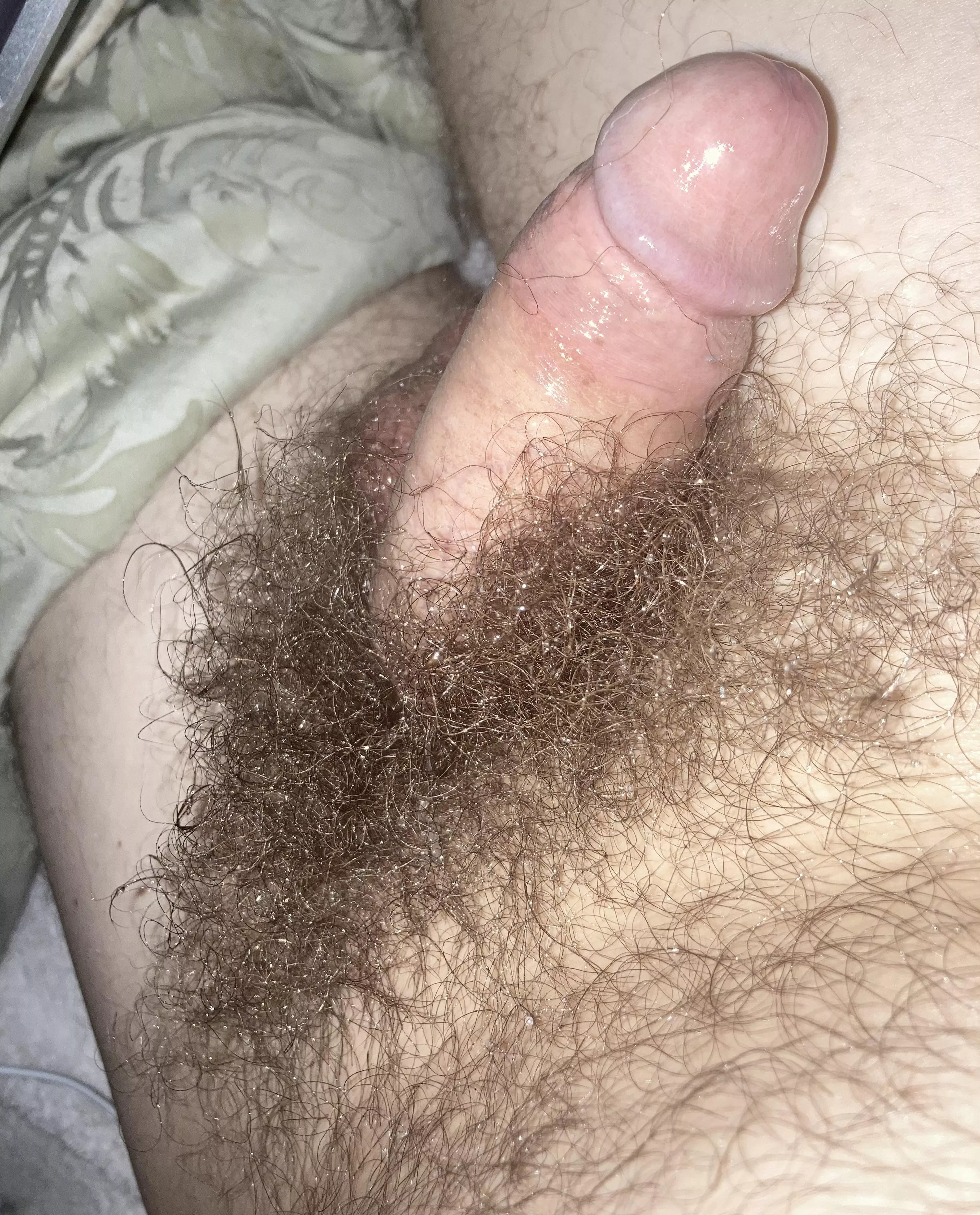 Jerking off. My dick gets covered in pubes ✊🏻 posted by DanielS35