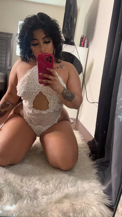 My inviting hip cleavage 😘 by deadsharkz