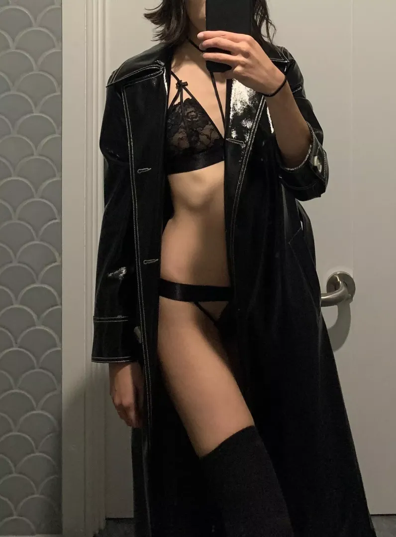 [OC] I knock on your door and you see this🙄 what would you do? 😇 posted by teeny_lizzy