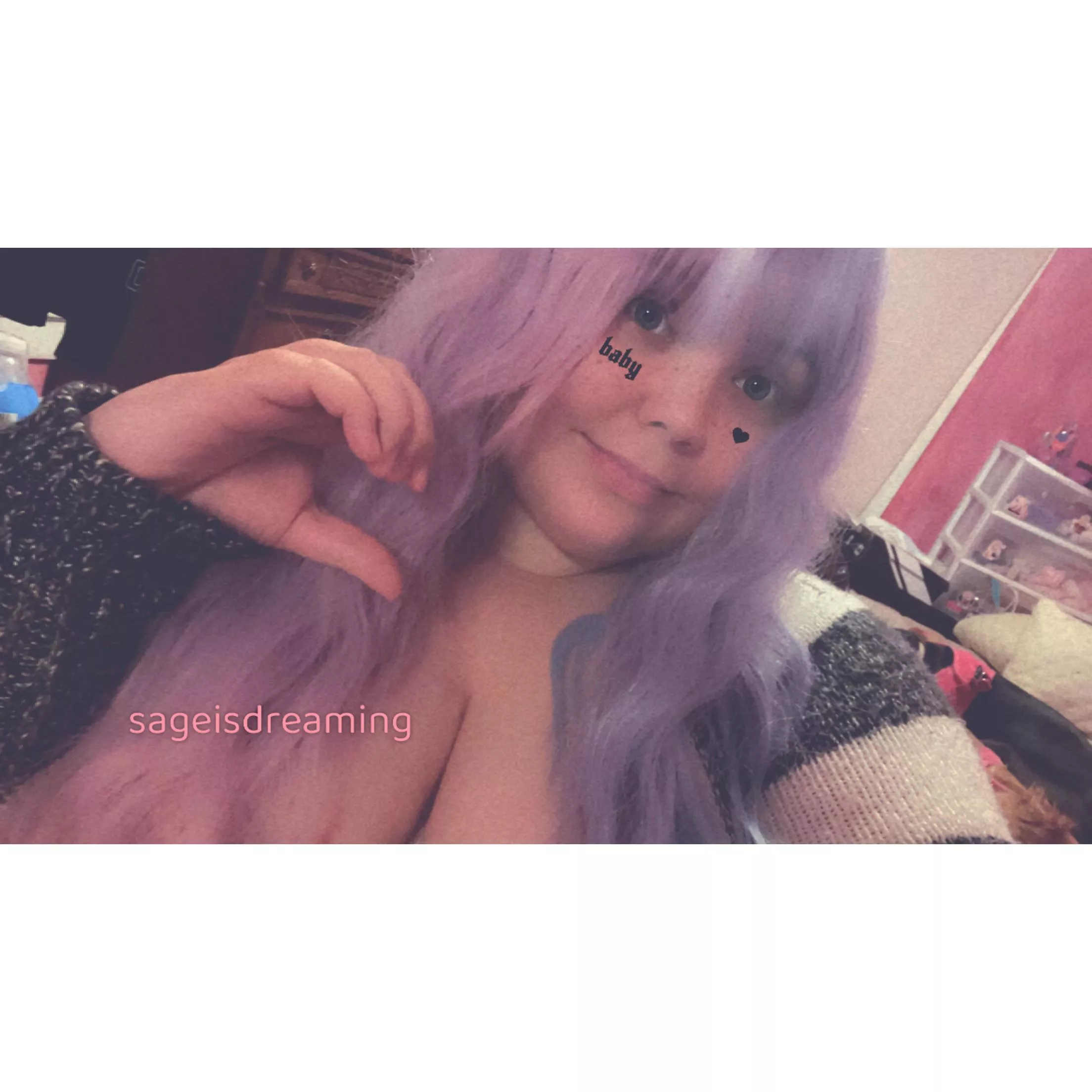 pov: your gf misses you so she snaps you a cute selfie 🥰 posted by sageisdreaming