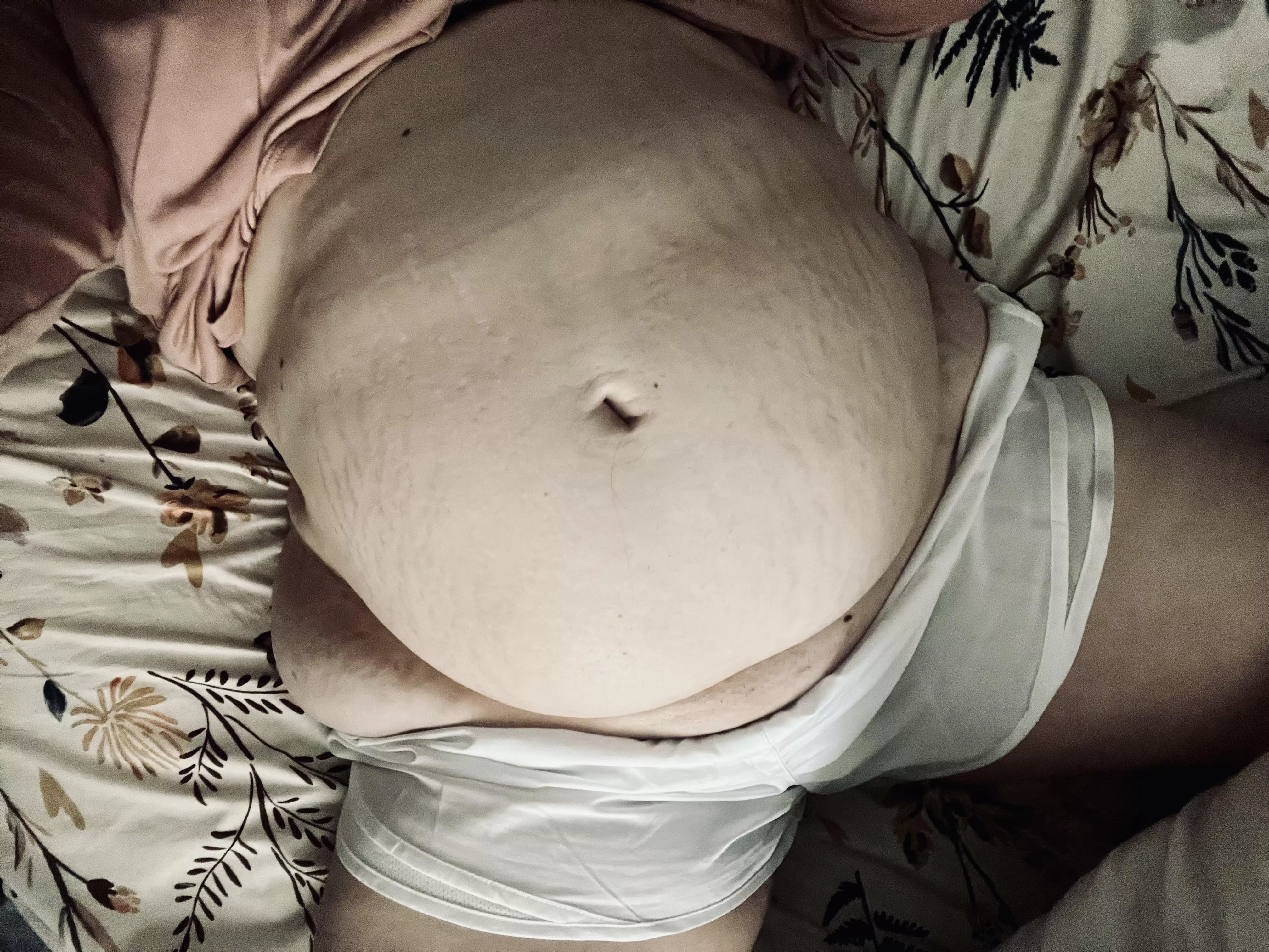 Someone come feed me posted by hipsnbellybabe