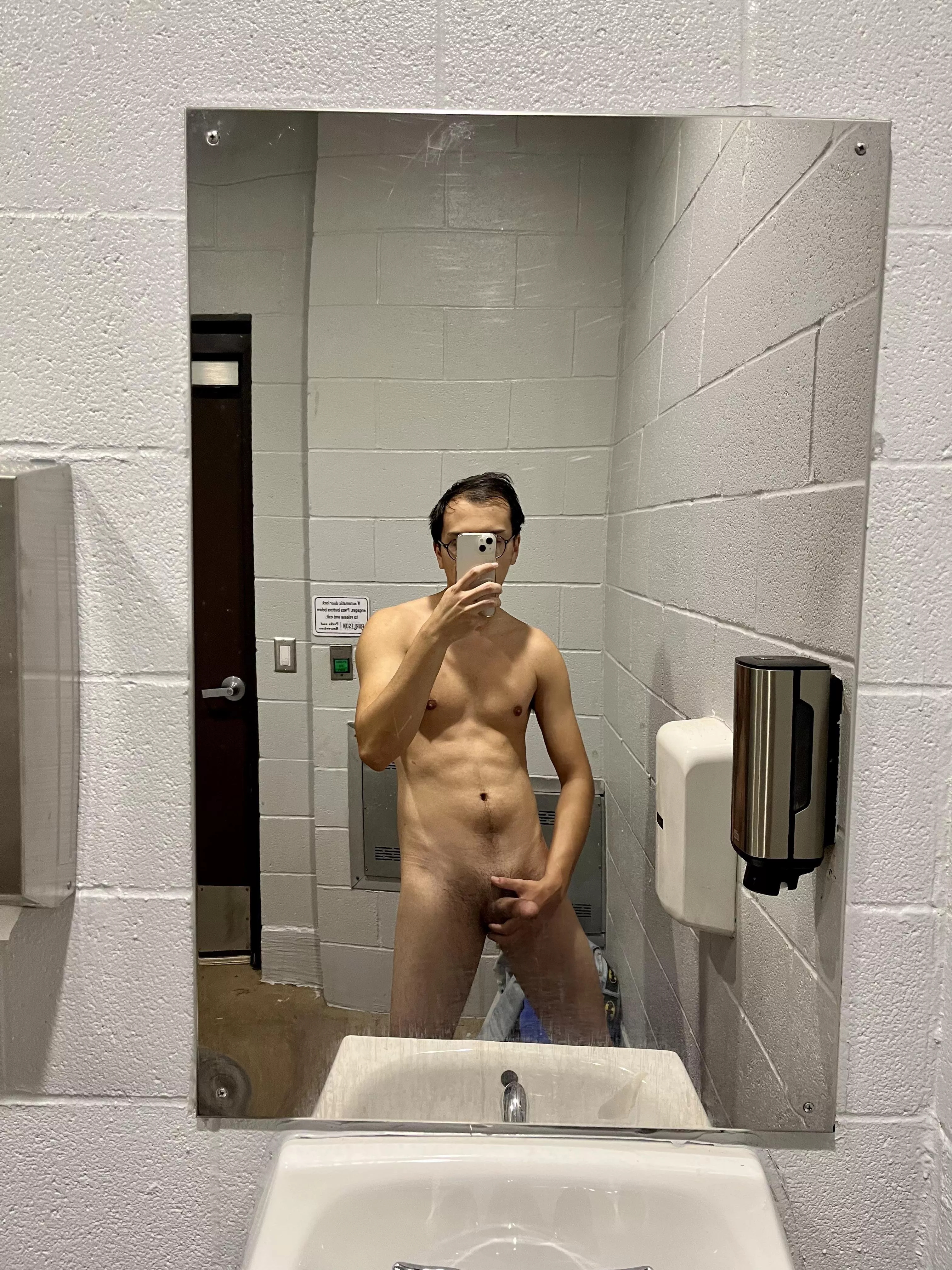 Stripping in the park bathroom posted by palmtree286