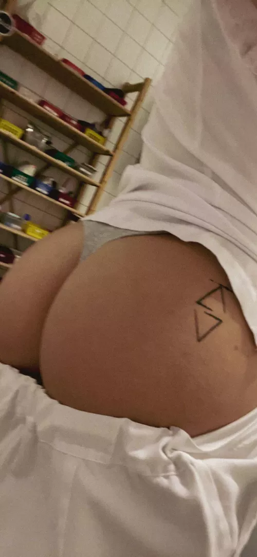 TGIF! Sorry about the bad quality, someone walked in on me! by LexaWylde