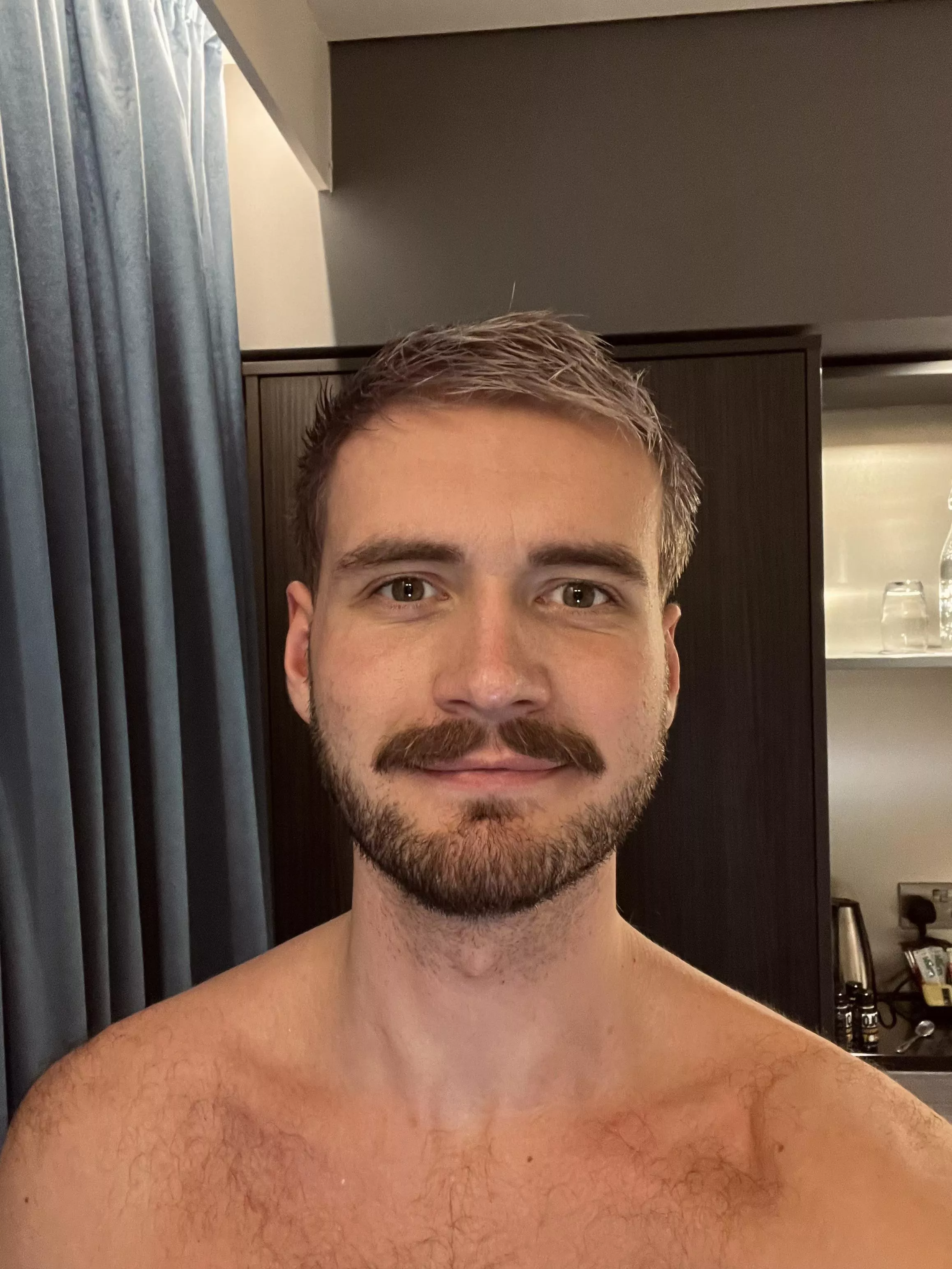 The moustache is coming along well, just wish the middle would fill in 😂 posted by awitlesssir