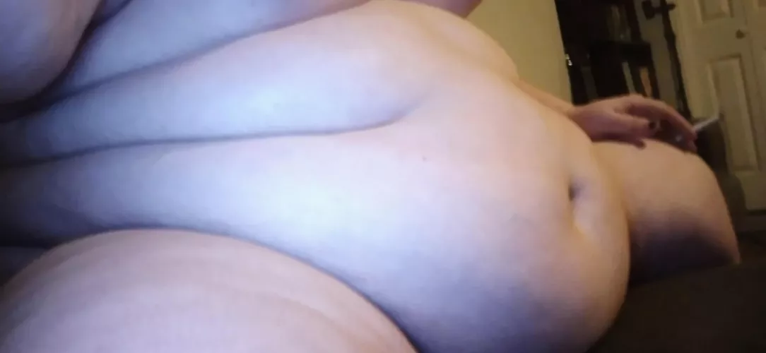 this belly is getting really heavy... but it could be heavier 😘 by ImaStuftpiggy