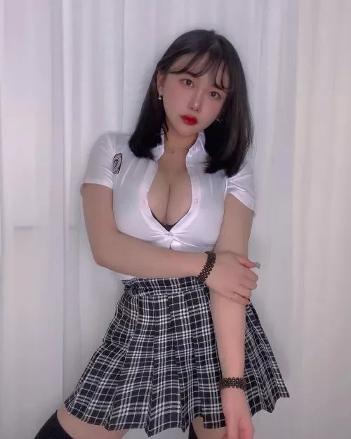 Uniform cleavage by Majestic_Painter8660