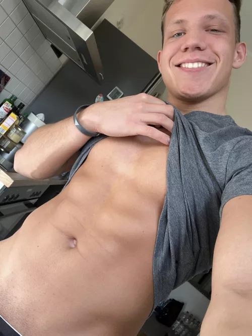 What a good view to start the day👀🤪 by Henry3182