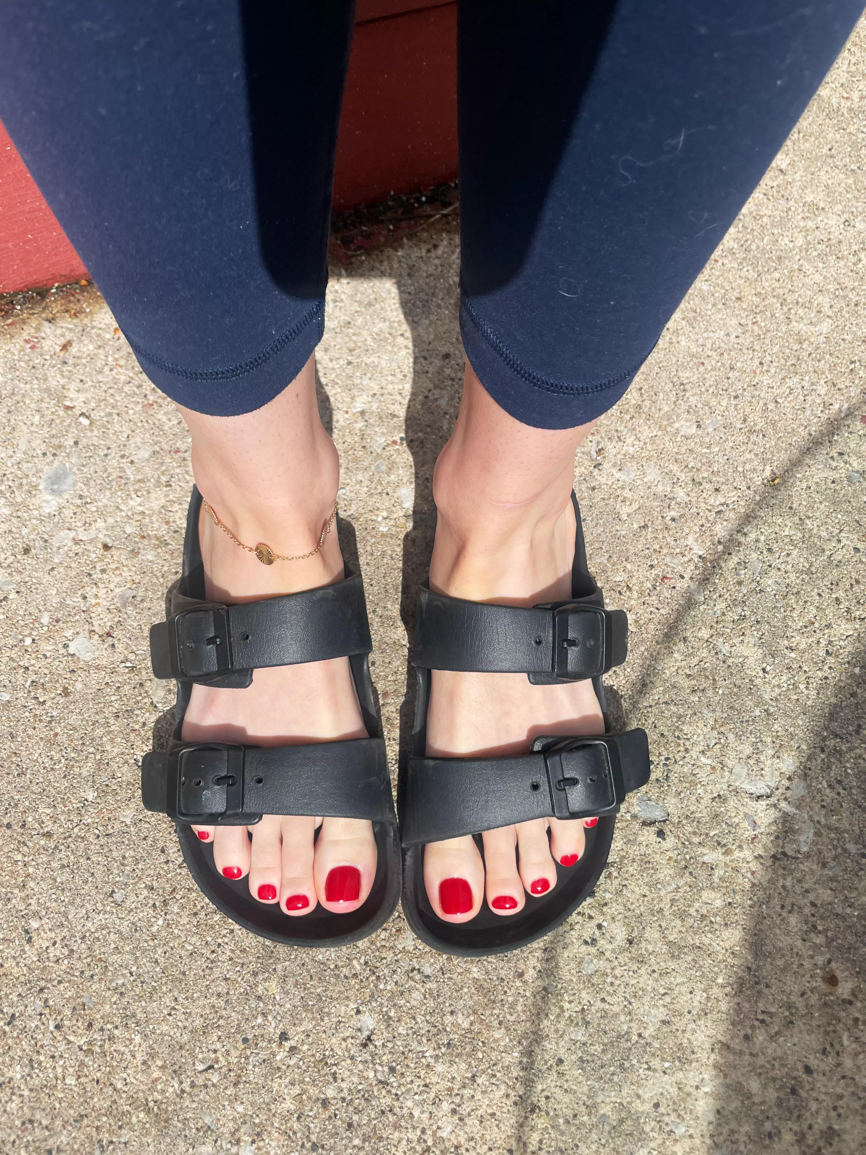 Who doesn’t love a girl in red? 😍 posted by janec00k08