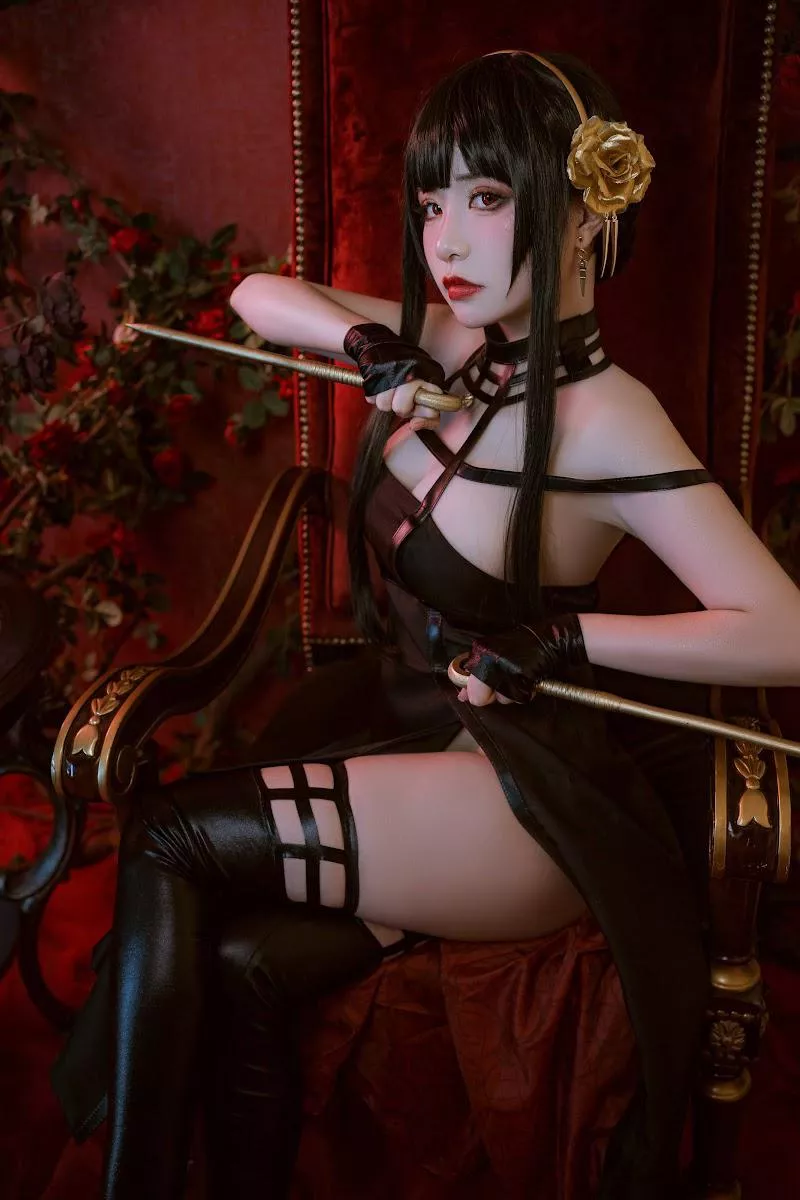 Yor Forger by Nekokoyoshi posted by mikano96