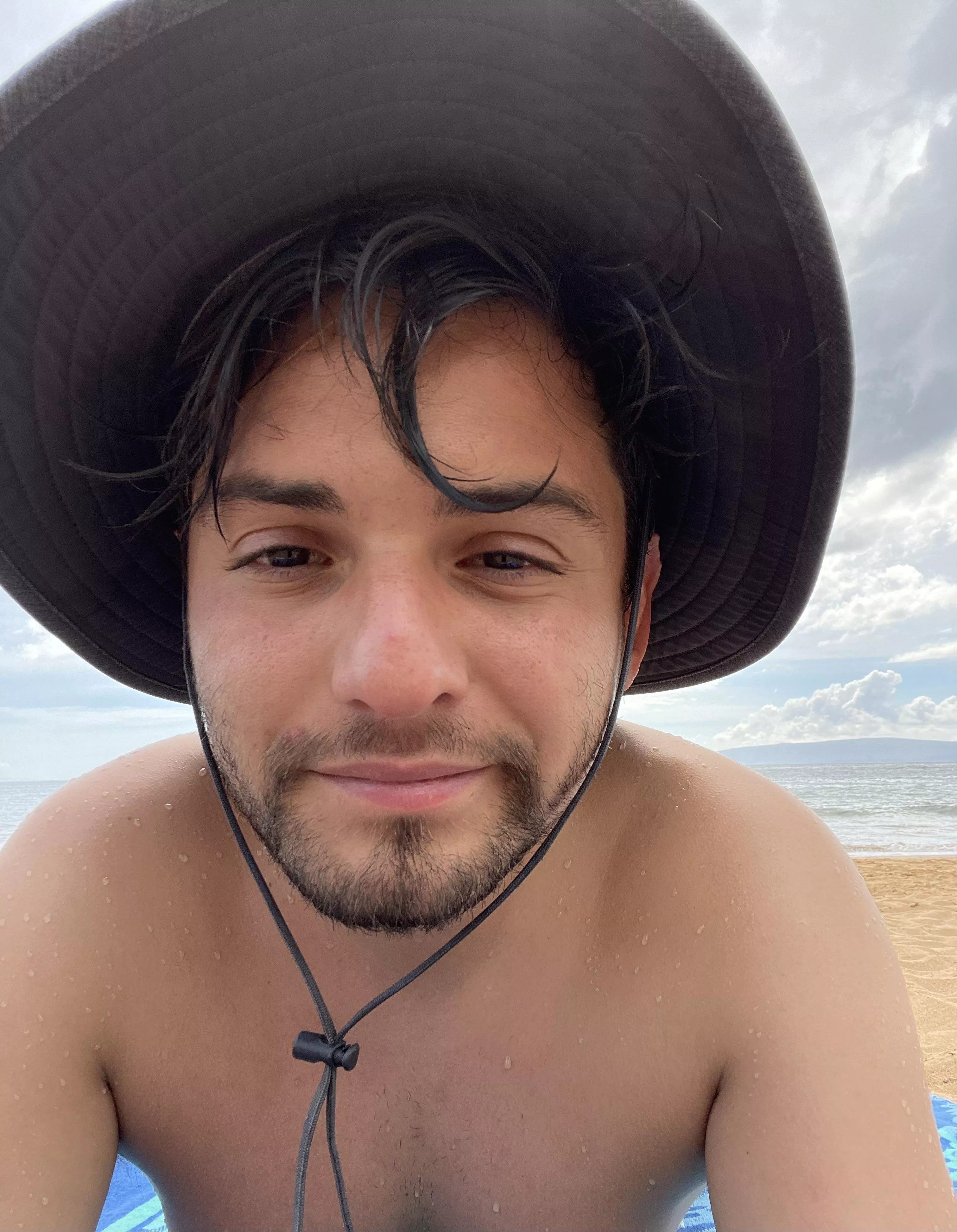 Aloha handsome people 🌺:) posted by Justsignin67