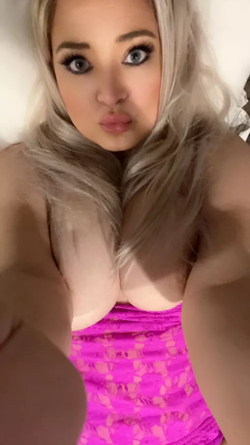 Am I the kinda milf you’re looking for? 😉 by SummerLynnxox