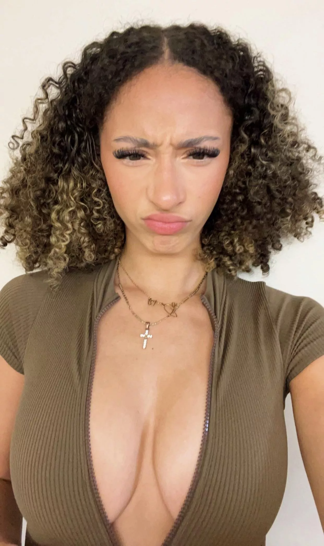 another one of my crushes. Huge tits on her 🥰 posted by LeftNutWinner