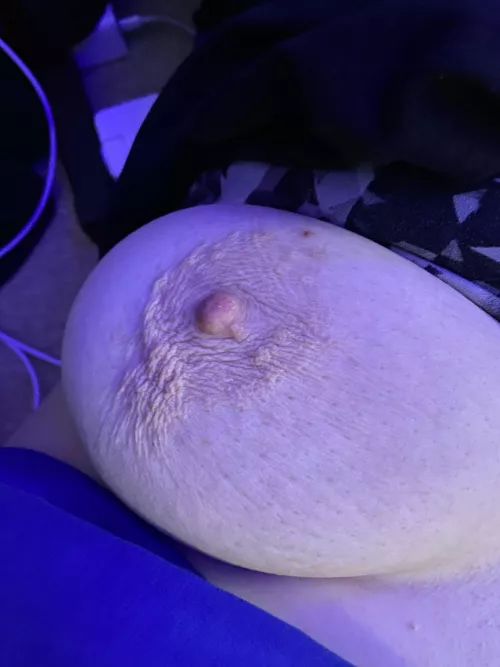 Big wrinkled aerolas 😈 by Ugly_Hoe816