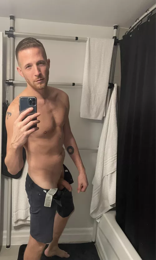 Chillin in the Bathroom. [39] Bro’in in the mirror. Lol 😆 happy Sunday guys! . by Teddiboi83