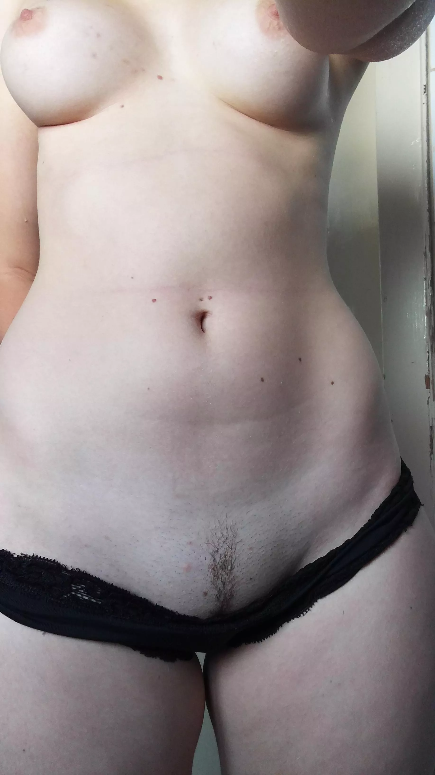 Could you land on my landing stripe 🤭🛬? (F, 27,63kg, 172cm) posted by Lady_Dunkelbunt