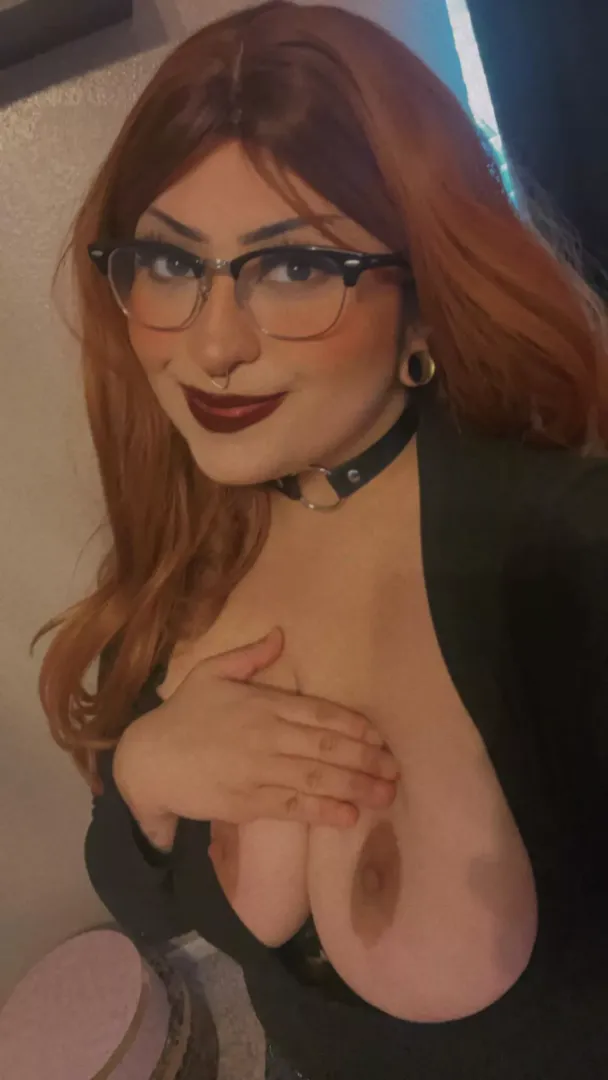 Do you like goth Latina milfs? by kitanastar