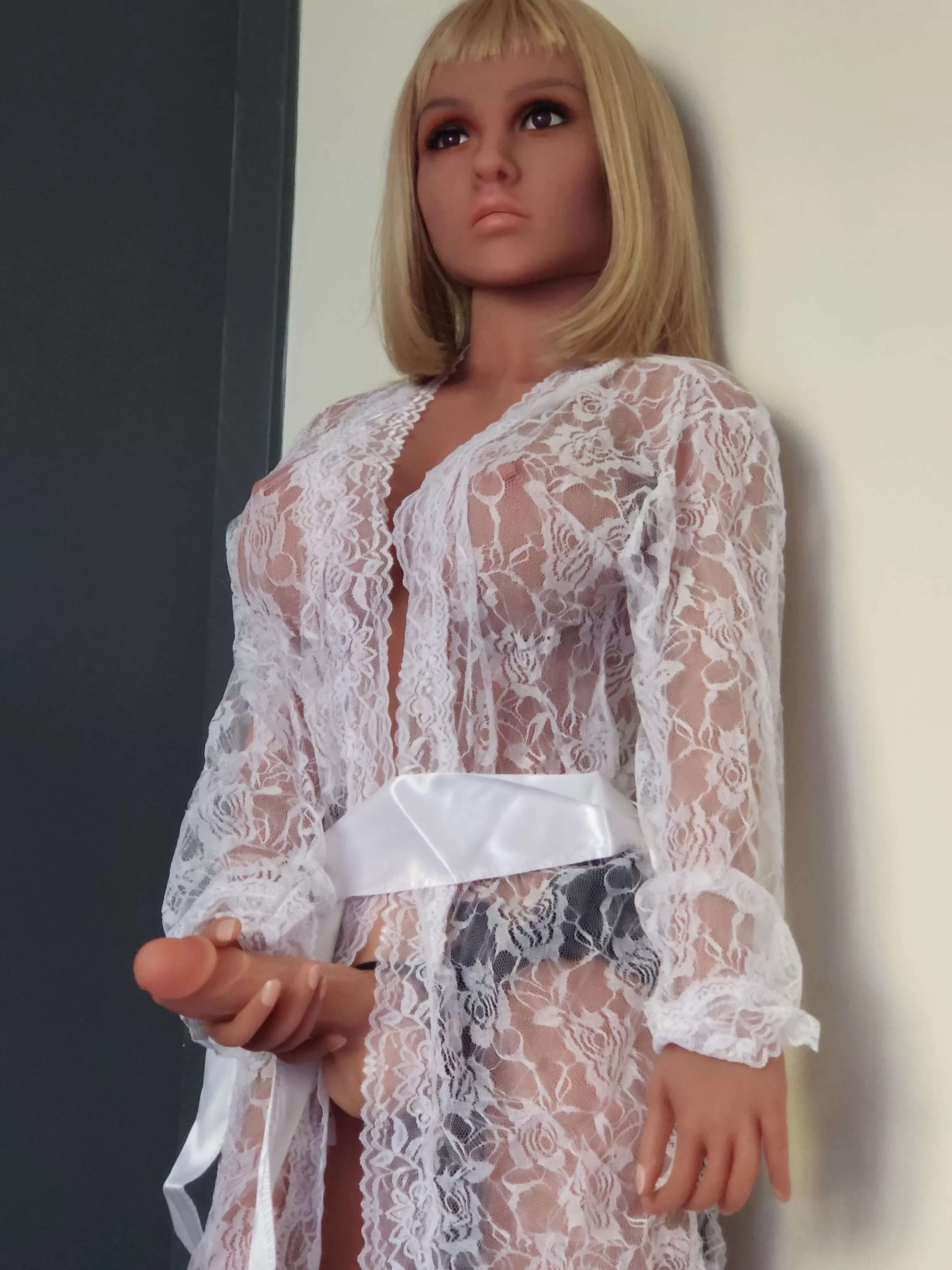 Getting herself ready! posted by Sisssfantansy82302