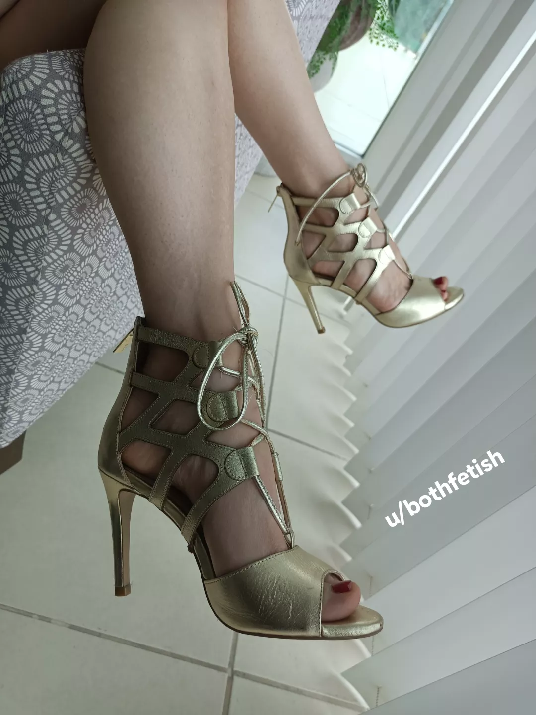 Golden heels , natural light posted by OsmanFetish