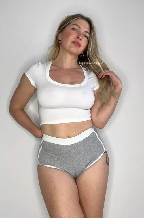 Gym girl by peachletter23