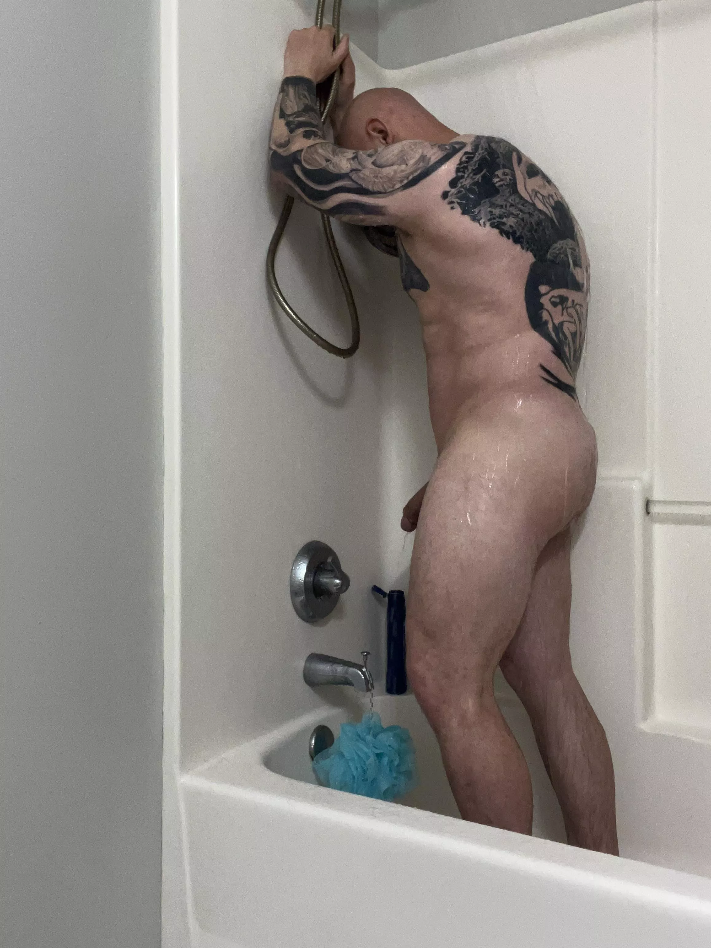 Hot water is the best feeling after a workout 👌 posted by griff3_