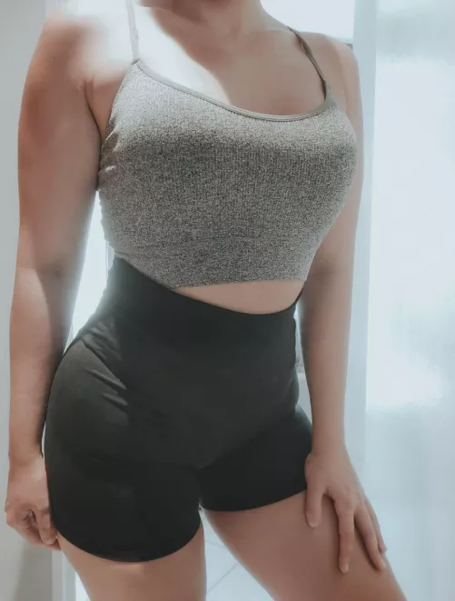 I hope you’re into fit girls, because here’s my outfit for working out 💪💪 by AntiqueMonroe