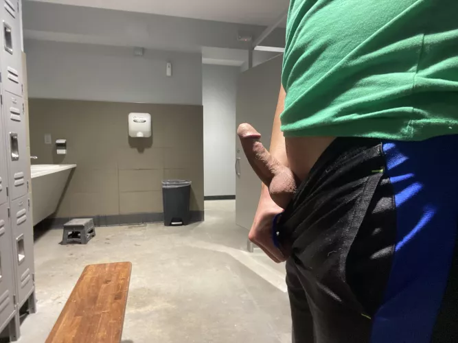 I like showing off in the locker rooms 👀 by barefootbiboy