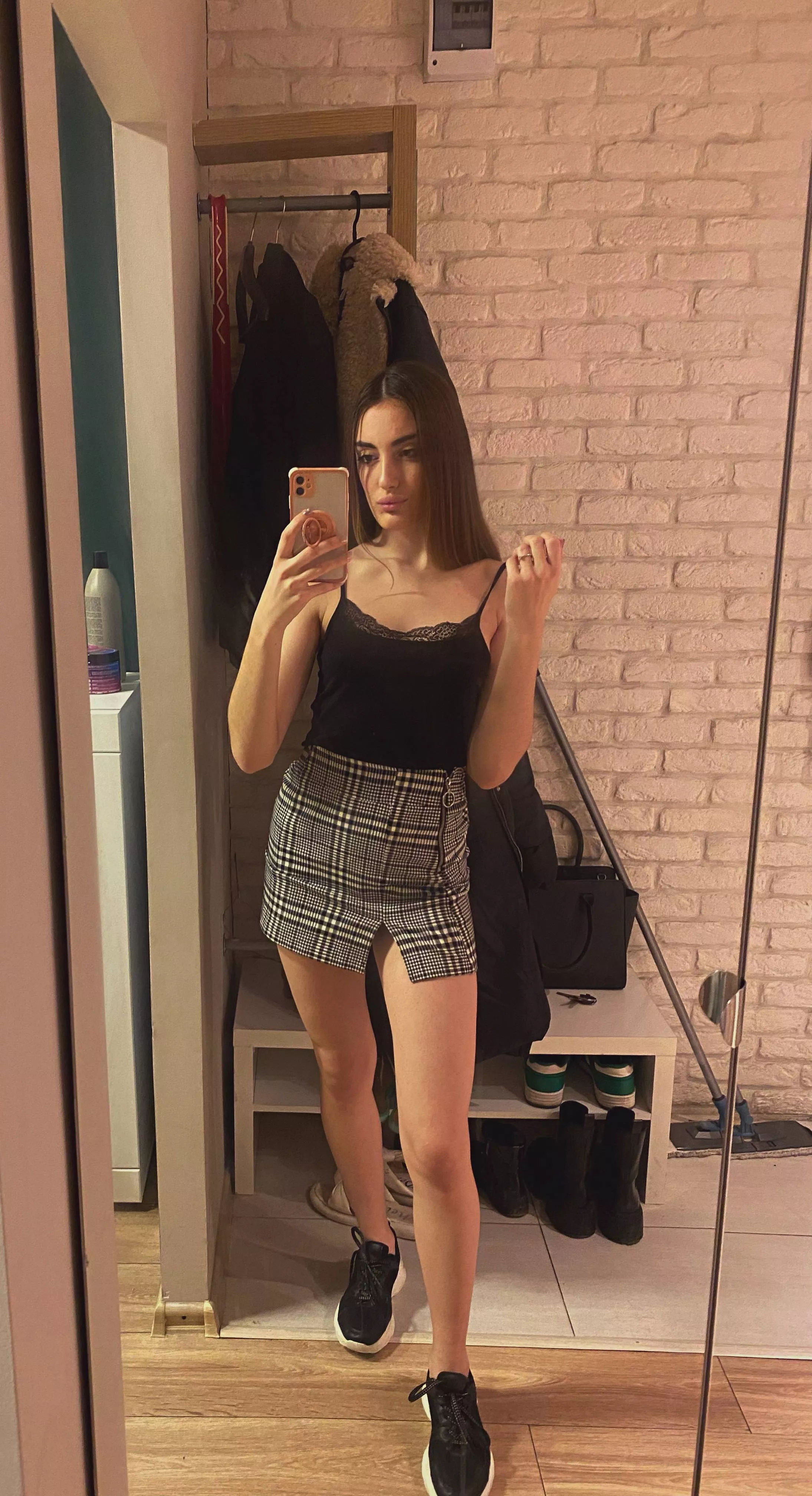 I never wear panties under my skirt in the street. posted by faddishtom42