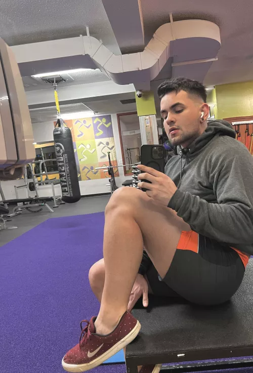 I shaved my legs 😎 by SINTAXCITY