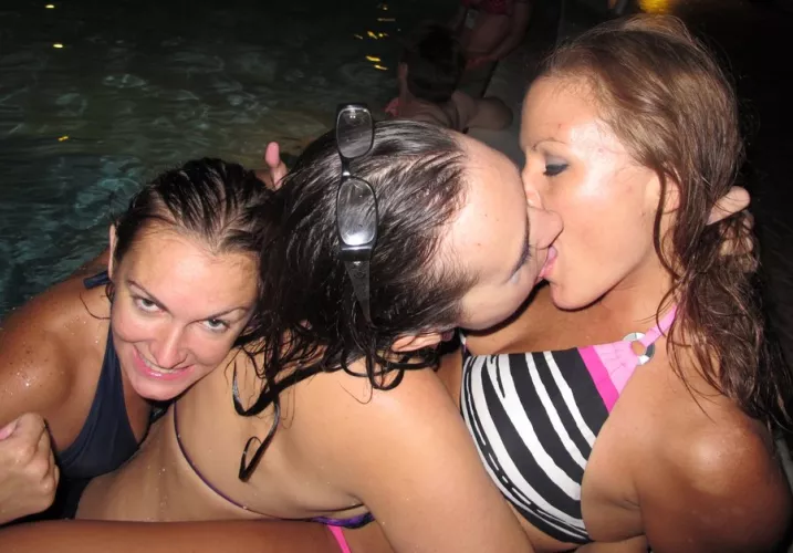 I think the girl on the left is jealous by Blastomussa7