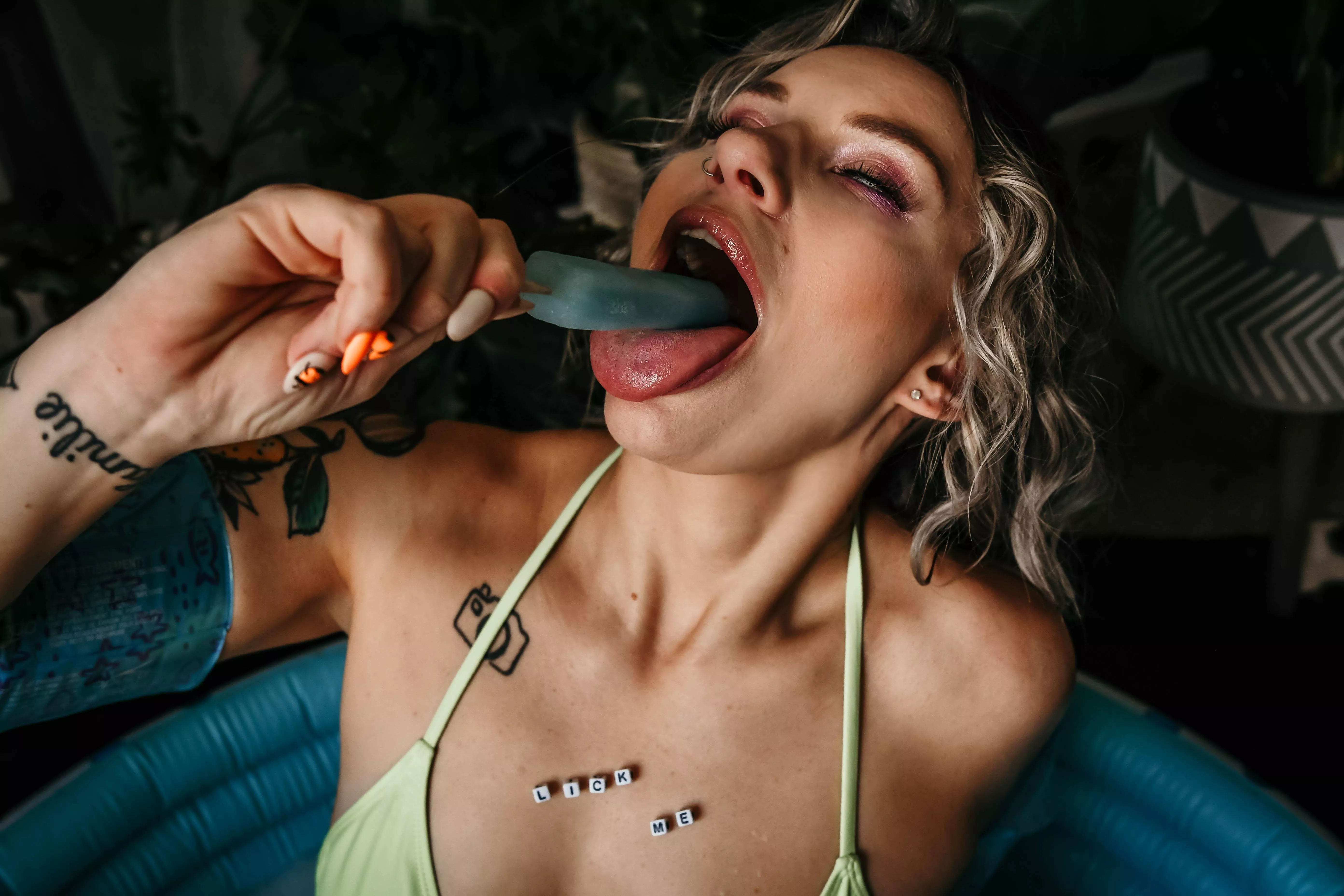 I wish this was your cock posted by Bambimore