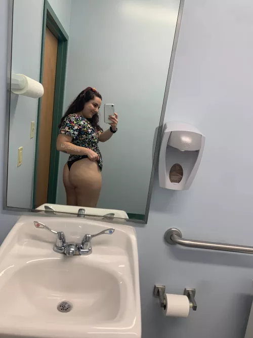 i'm a vet tech, let's fuck like animals by _daisie