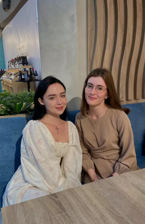 Left or right? And why? by qwartum46