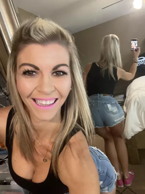 Might not be a hot wife but I bet you would take a second look if you walked past me…….. by fitnesswife1983