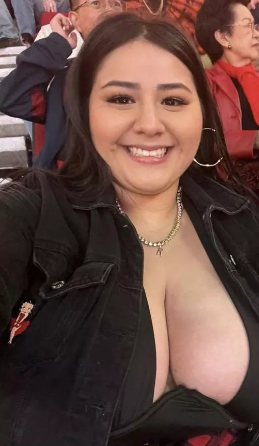 Out and about 😘 posted by Alwayspuffin503