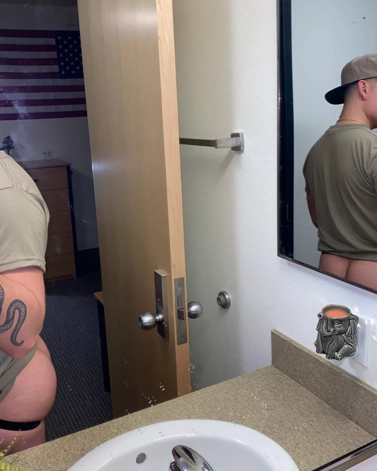 Peep the peaches posted by Xxenomorphin