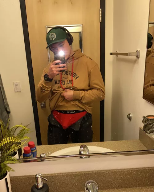 Post gym bulge by Xxenomorphin