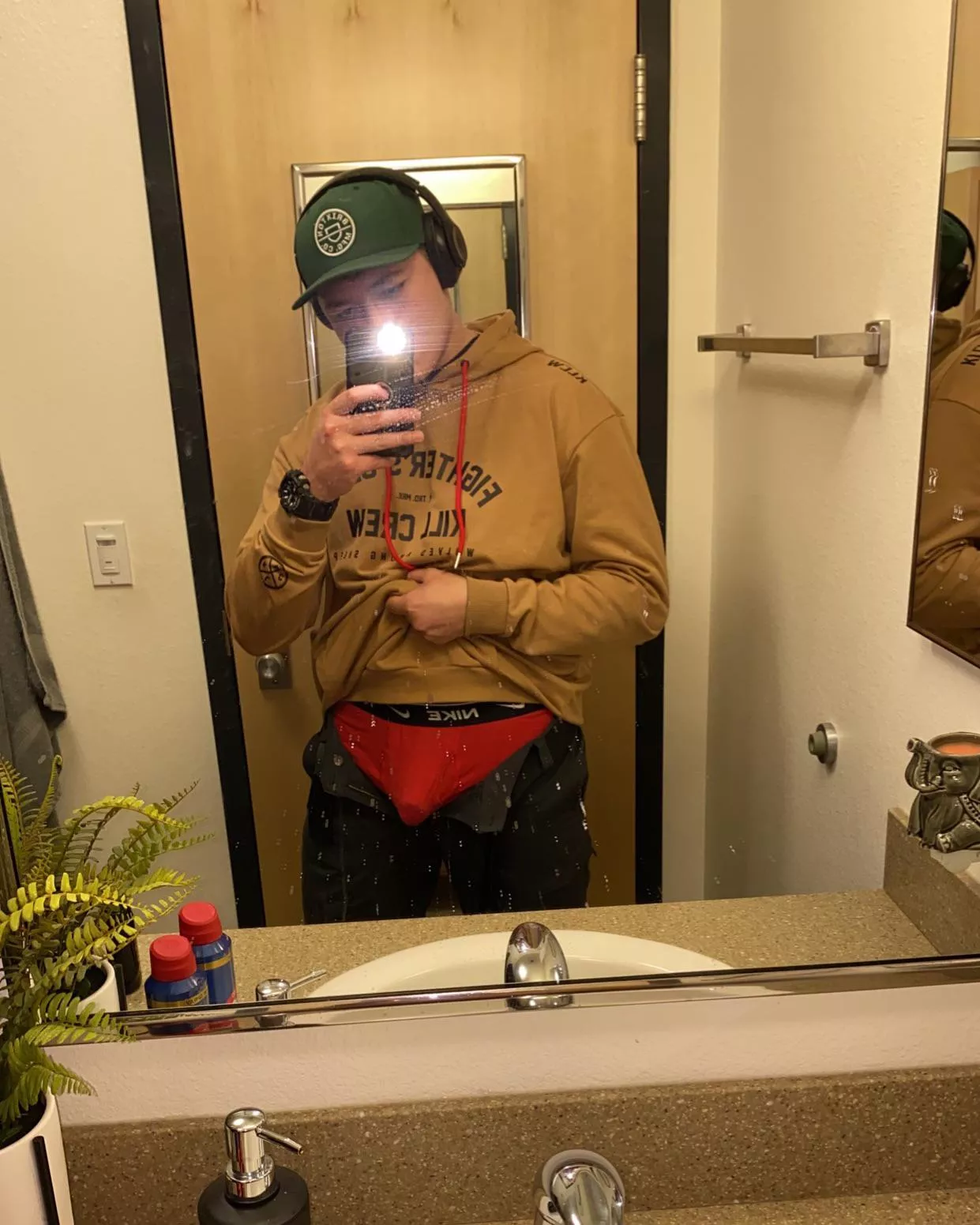 Post gym bulge posted by Xxenomorphin