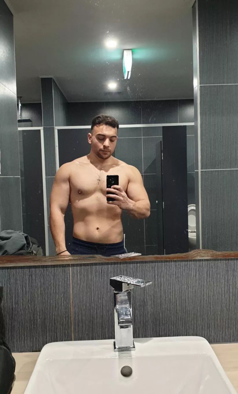 Post workout, would you like to do some extra bedroom cardio with me? (M) posted by aesthetic_Johnson