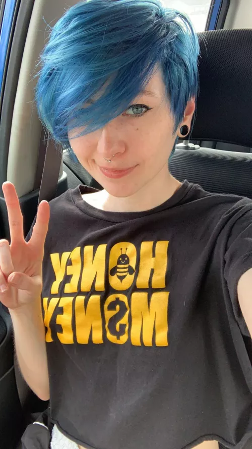 rare car selfie💙 i love how this shade of blue brings out my eyes by dejectedwraith