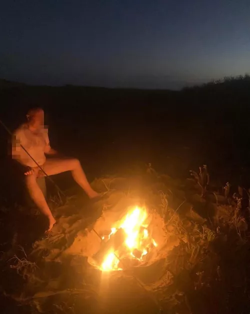 Saturday night around the fire by Funandenjoyment