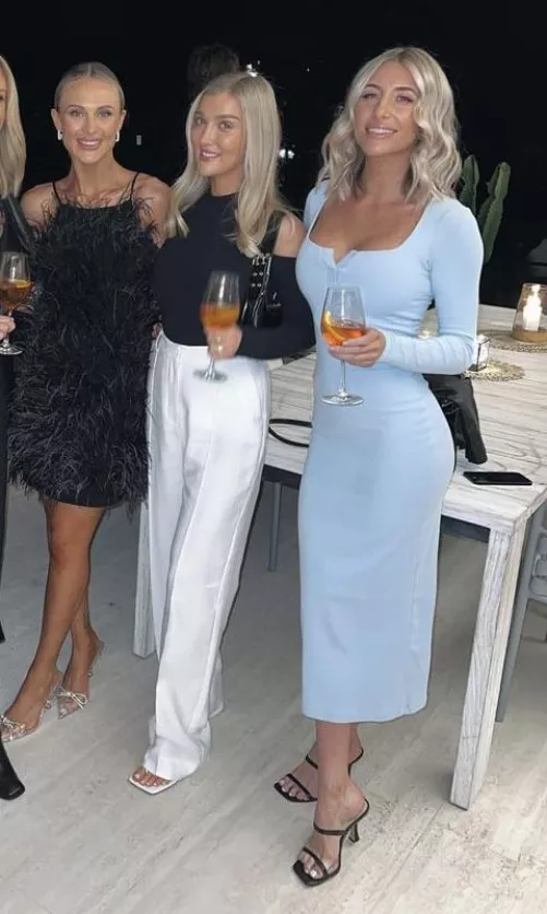 The “we’ve just been doing lines in the ladies room and now you want us to pose for a photo?” look by pepe_the2nd