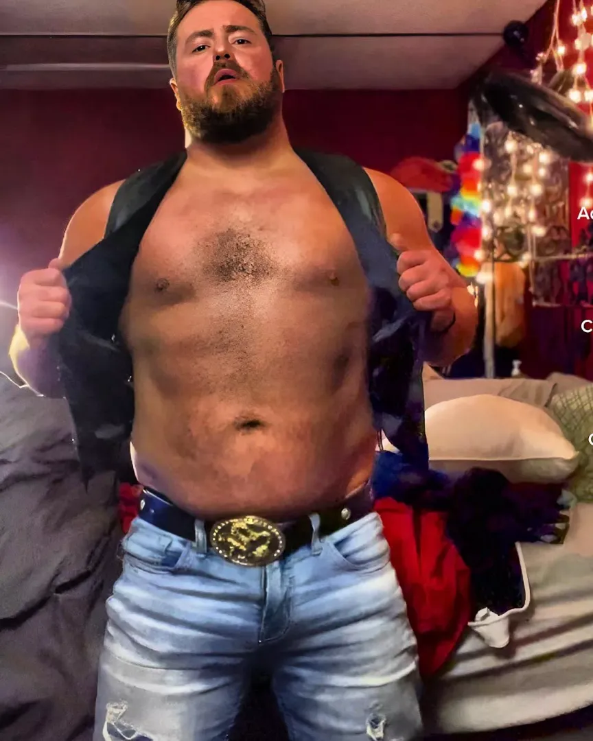 Y’all like leather and belt buckles? posted by Derrickforreal3