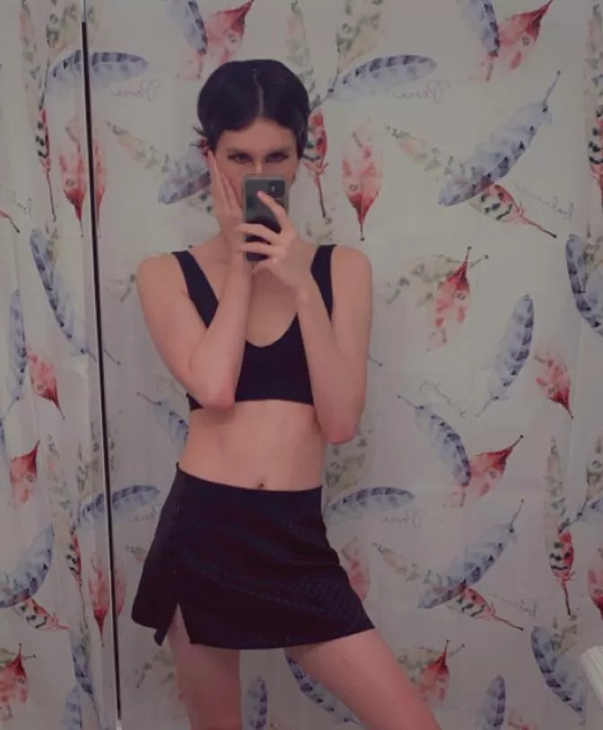 1st post here! Don’t know if I fit here. I really like wearing cute tops with a skirt, what about you? 💙🖤💜 posted by TatsuoMomo