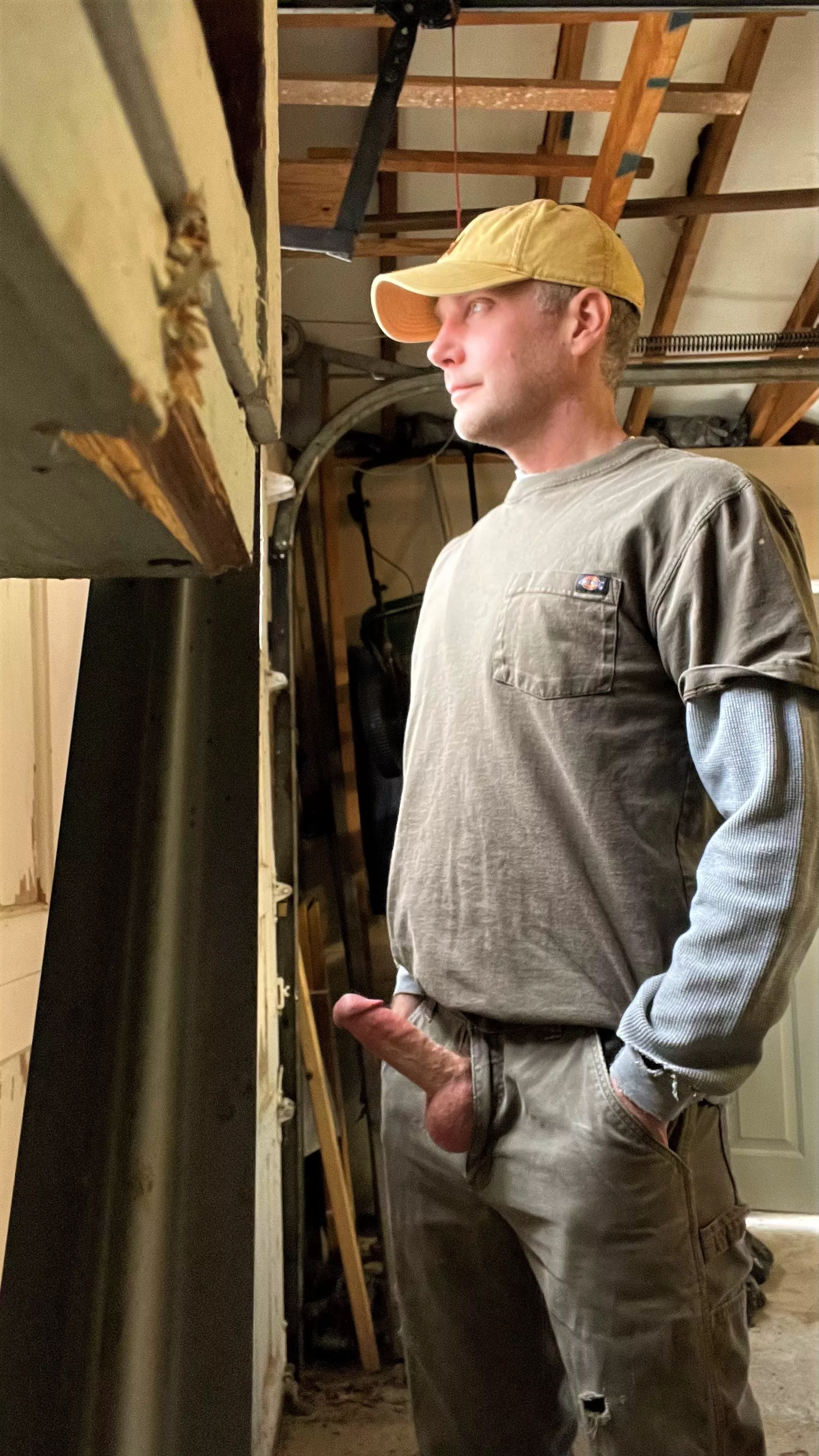 (42) I've been pretty buys lately, but still horny as ever. posted by ChainsawDust