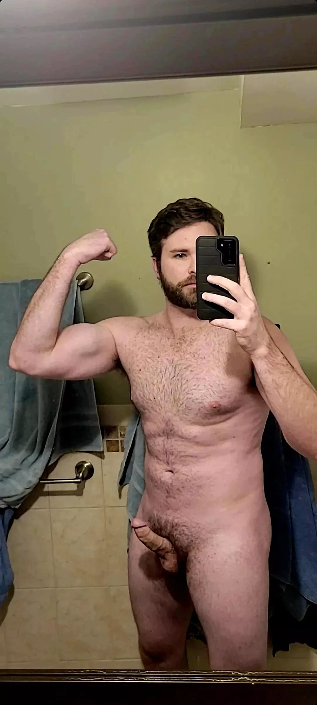 6'4 [m] post gym shower posted by spurs42