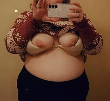 A quick boobie flash! posted by savannahsaxon