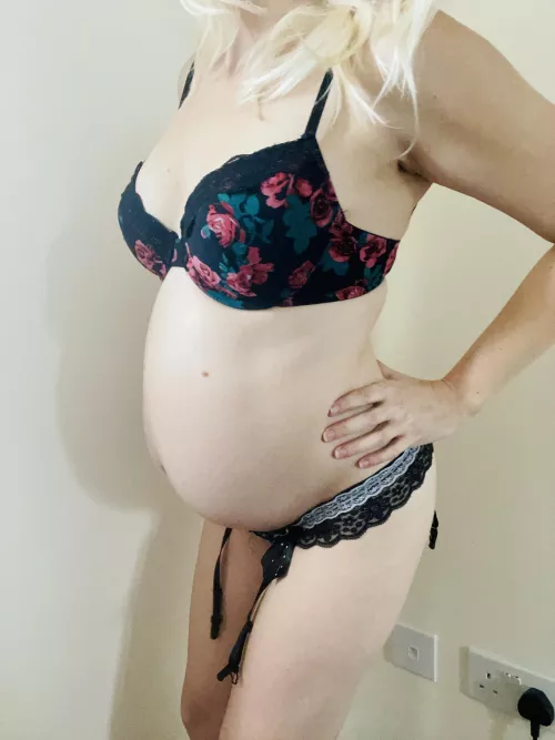 Anybody horny? I am! 😈😈😈😈 by preggo_mammaa