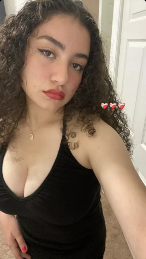 Black dress, red lips. by Royalfucke